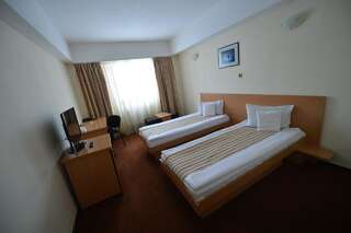 Отель Hotel Phoenix Арад Двухместный номер с 2 отдельными кроватями-6